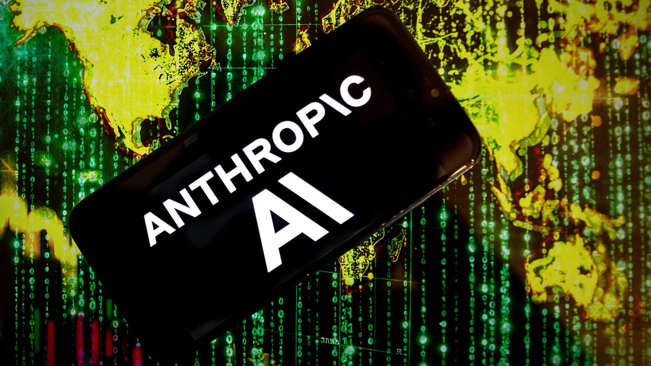 Interfaz futurista de IA Mythos analizando código en busca de vulnerabilidades críticas con precisión milimétrica