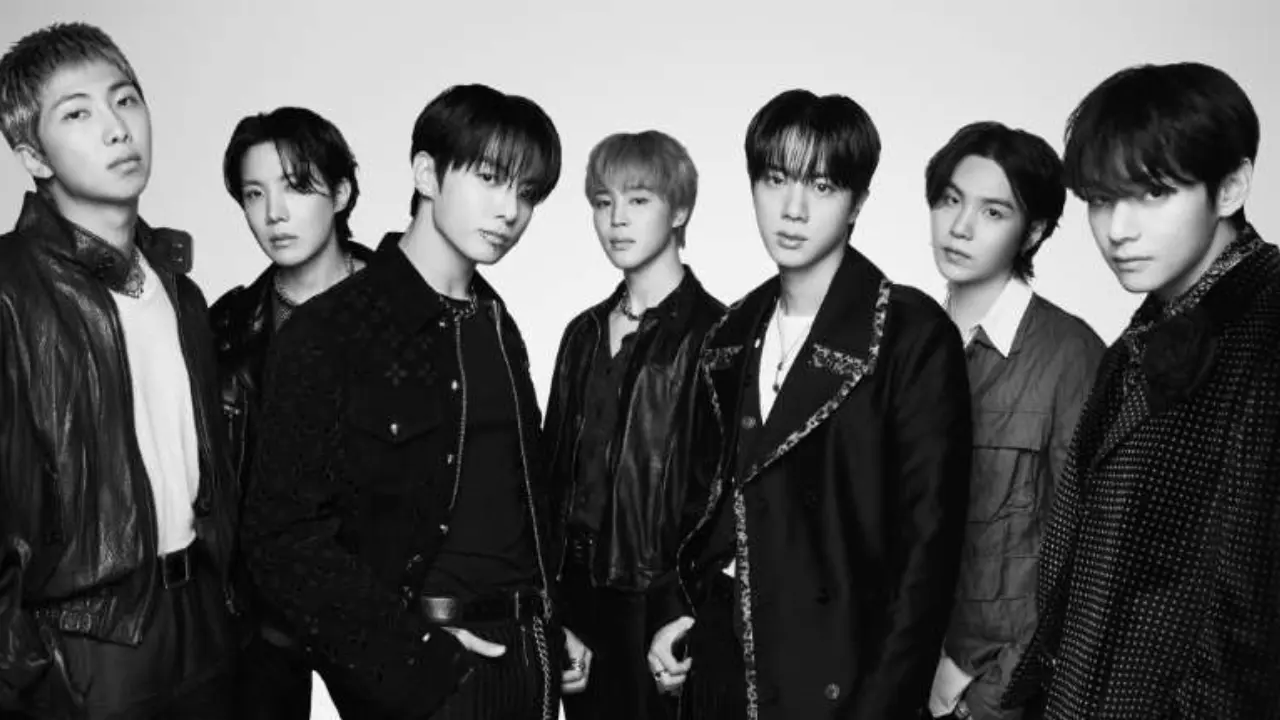Pantalla de computador mostrando alerta de la SIC sobre venta de entradas para el concierto de BTS en Bogotá 2026 con logo de advertencia