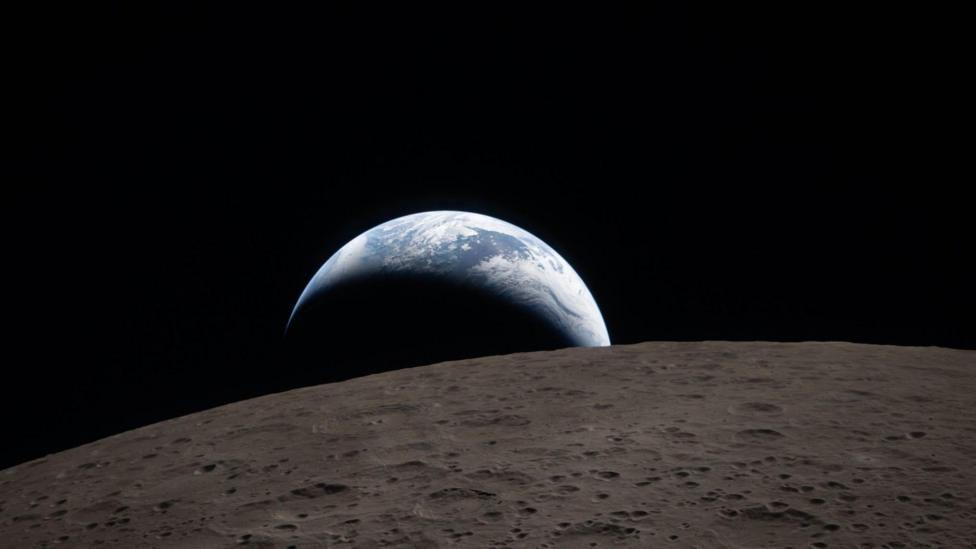 Astronautas de Artemis II monitoreando datos en la cápsula Orión durante su histórico viaje de 6 días hacia la Luna