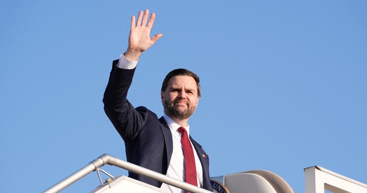JD Vance y Esmaeil Baqaei en rueda de prensa tras 21 horas de negociaciones fallidas entre EE.UU. e Irán sobre uranio y estrecho de Ormuz