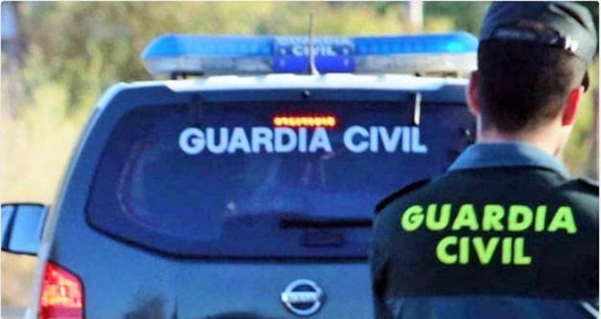 Equipos de emergencia trabajando en la extracción de un cuerpo sin vida en las aguas del río Tormes cerca de Villamayor