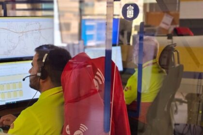 Imagen de un coche accidentado en la calle El Tablero de Adeje