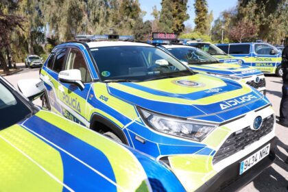 Coche policial tras colisión en Sevilla por persecución a conductor sin carnet de 22 años