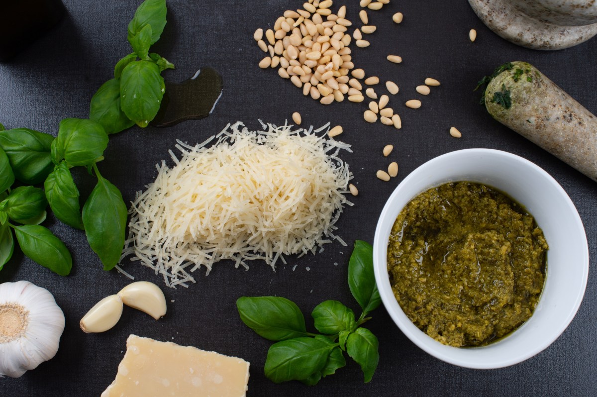 Envase de 7.3 oz del sazonador Blackstone Parmesan Ranch con código #4106 marcado en rojo por alerta de salmonela de la FDA