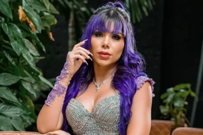 Paredes con insultos y destrucción en el apartamento de Alexa Torrex tras sufrir violencia de género, con maquillaje y muebles arruinados