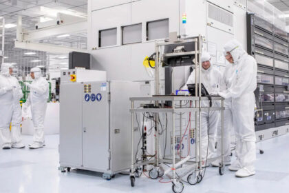 Micrografía de un cúbit de espín de silicio fabricado con litografía High-NA en el laboratorio IMEC, con detalles de 6 nanómetros