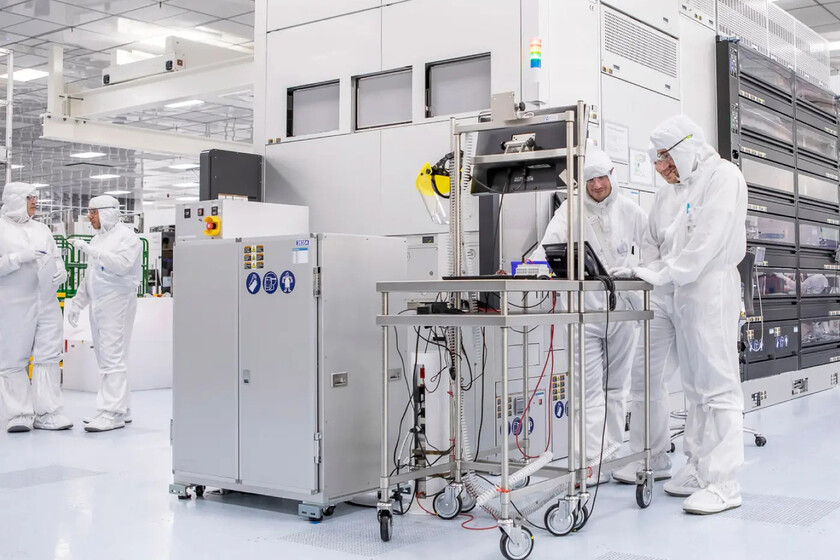 Micrografía de un cúbit de espín de silicio fabricado con litografía High-NA en el laboratorio IMEC, con detalles de 6 nanómetros