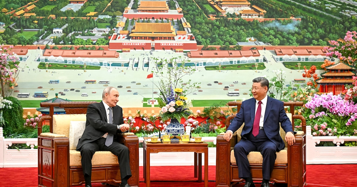 Vladimir Putin y Xi Jinping en Pekín durante ceremonia oficial, simbolizando la alianza China-Rusia con tecnología de 'doble uso'