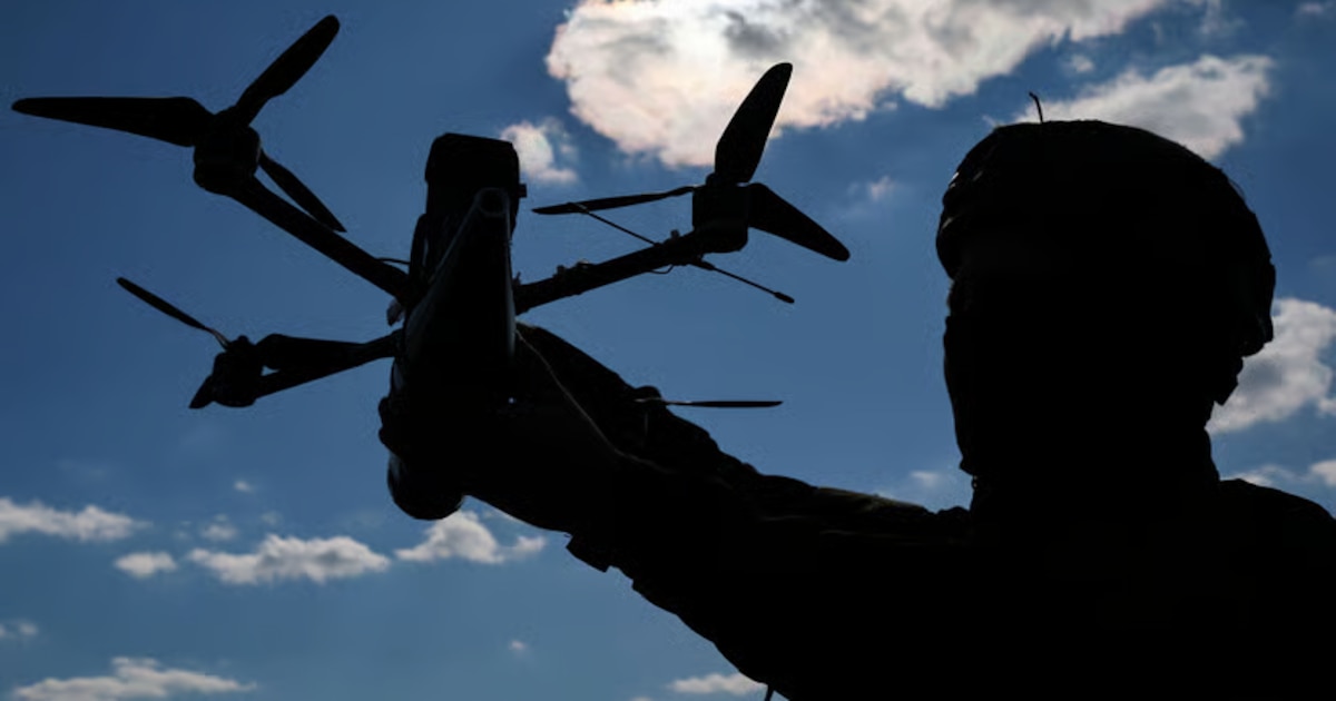 Mapa táctico con rutas de 5.000 drones de fibra óptica entre bases rusas en Siria e islas iraníes en el Golfo Pérsico