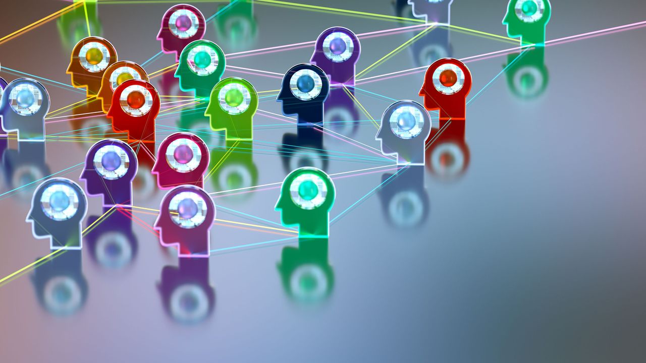Agentes de IA autónoma interactuando en un mundo virtual simulado, mostrando comportamientos sociales complejos como el 'Crustafarianismo'