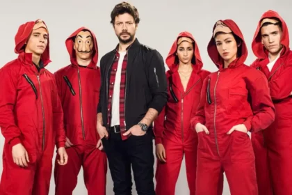 Tráiler oficial del nuevo spin-off de 'La Casa de Papel' mostrando un atracó en desarrollo con máscaras icónicas y luz roja dramática