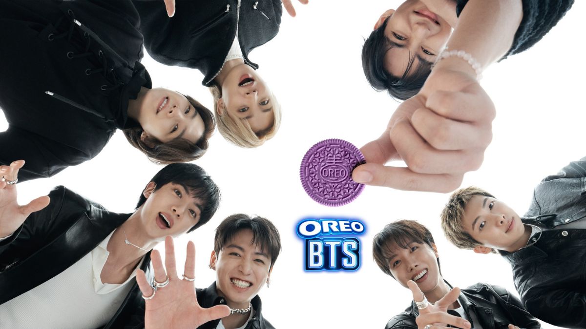Caja de galletas Oreo edición limitada 2024 con diseño morado y 13 ilustraciones inspiradas en BTS y el hotteok coreano