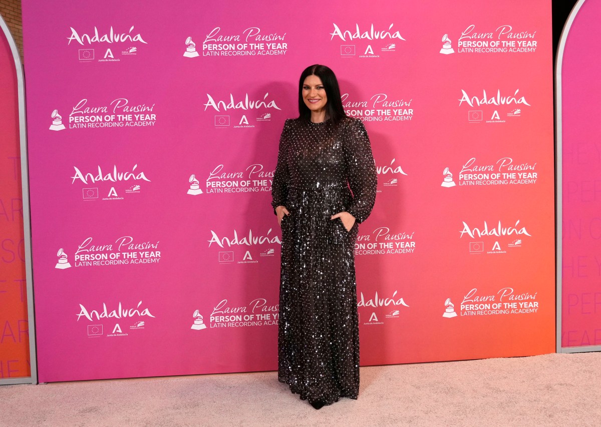 Laura Pausini y Camila Cabello cantando 'Víveme' en el Kaseya Center de Miami, un dueto transgeneracional lleno de emoción
