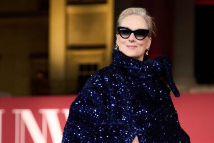 Meryl Streep con gesto serio en entrevista criticando los 'personajes planos del cine moderno como los de Marvel'