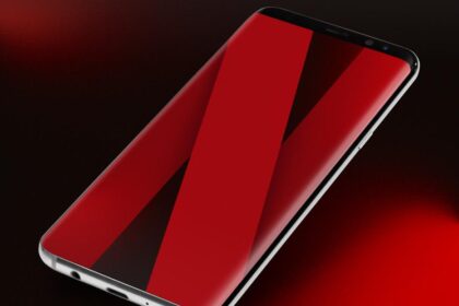 Captura del nuevo feed vertical de Netflix mostrando clips de series con botones de guardar y reproducir en pantalla completa