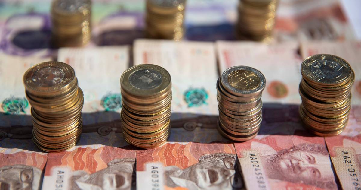 Gráfico de barras mostrando el aumento del 147% en insolvencias Colombia 2026 con tarjetas de crédito y libranzas como principales causas