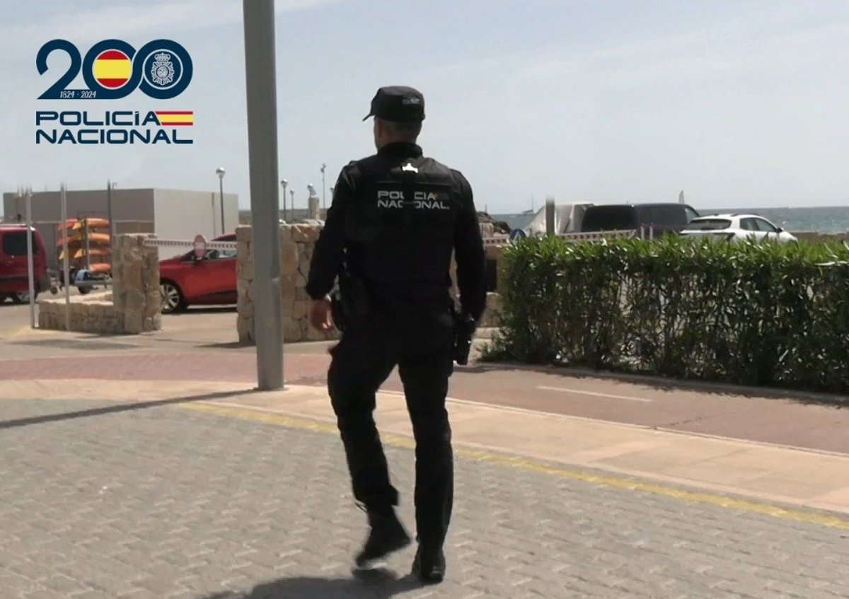 Mujer detenida en Málaga por estafar 1300€ suplantando a una abogada de familia con documentos falsos