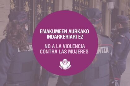Agentes de la Ertzaintza interviniendo en un caso de violencia de género con una víctima en estado semiinconsciente