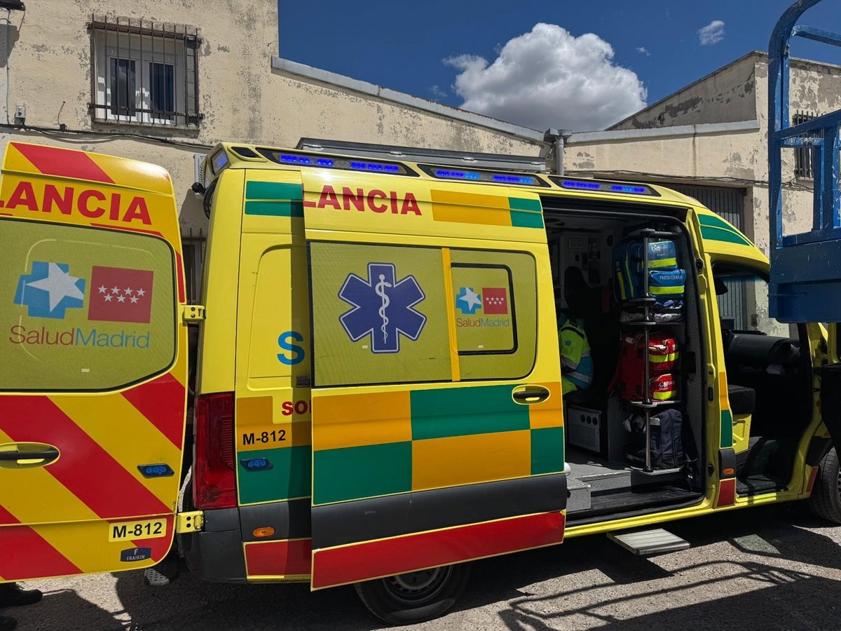 Calle Carrantona en Moratalaz tras el atropello de un peatón de 51 años con fractura pélvica y traumatismo grave