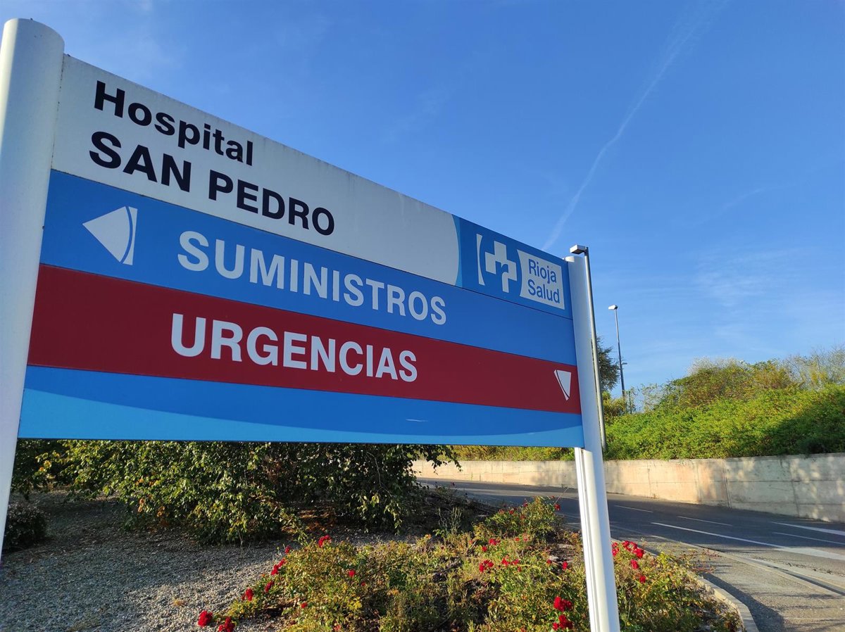 Calle Rosa Chacel en Logroño con señales de tráfico y aceras donde ocurrió el atropello de madre e hija de 5 años