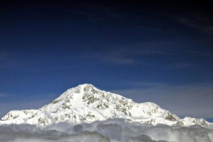 Equipo de rescate en el Denali a 5500 metros tras accidente mortal con alpinistas letones en zona técnica