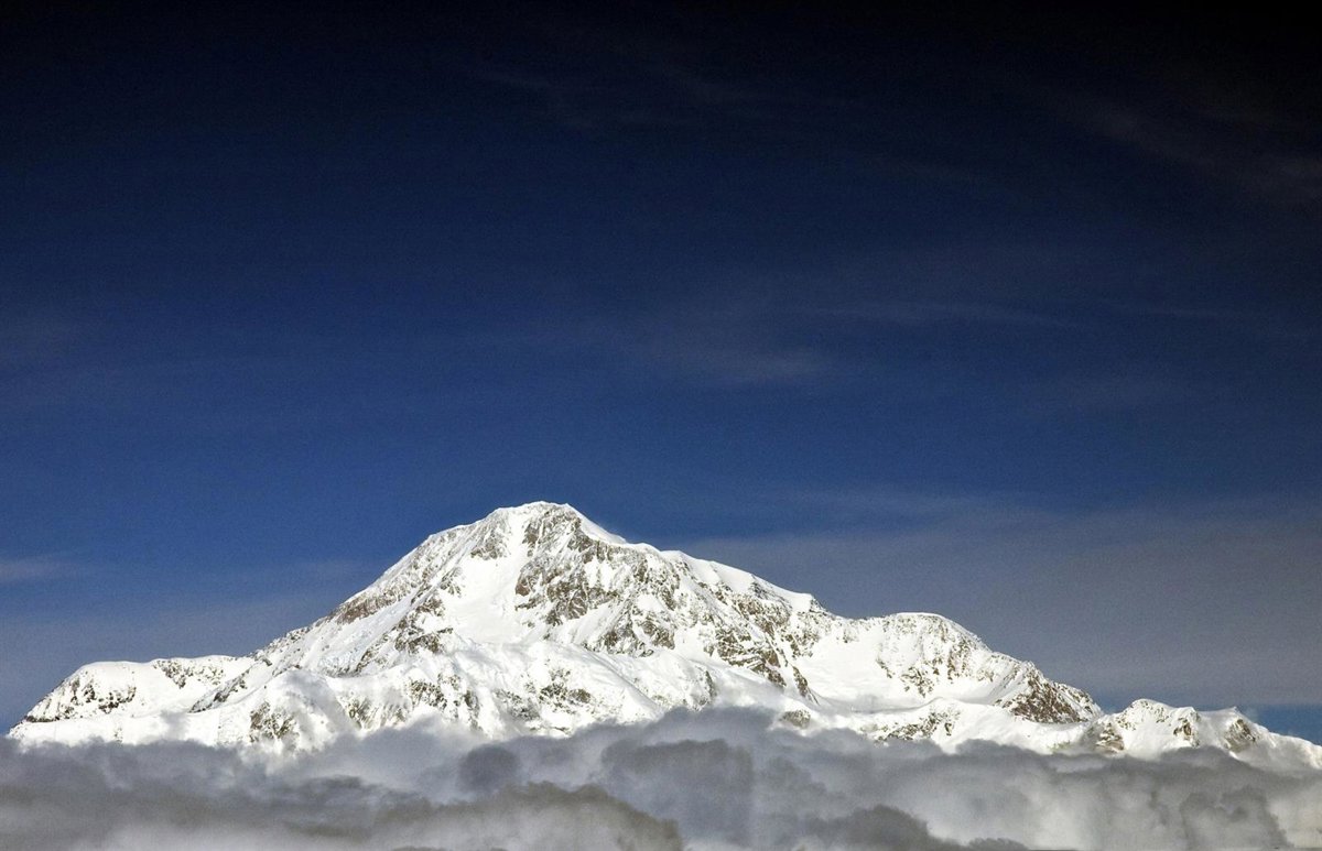 Equipo de rescate en el Denali a 5500 metros tras accidente mortal con alpinistas letones en zona técnica
