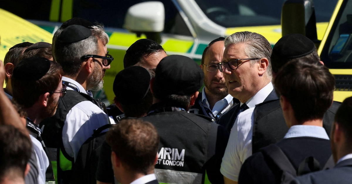 Escena del apuñalamiento en Golders Green con policía y ambulancias tras ataque antisemita en Londres 2026