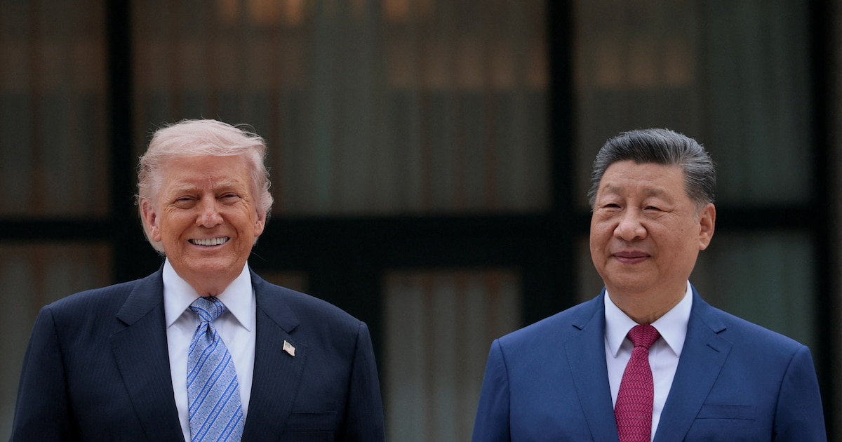 Trump y Xi Jinping en el Templo del Cielo durante su cumbre en Beijing, con gestos de diplomacia pero sin acuerdos claros sobre comercio o Taiwán