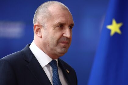 Mapa de Europa con Bulgaria y Rumanía destacadas en rojo, simbolizando el avance de líderes populistas pro-Rusia en 2024