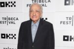 Martin Scorsese en set de filmación discutiendo el uso de IA con su equipo creativo