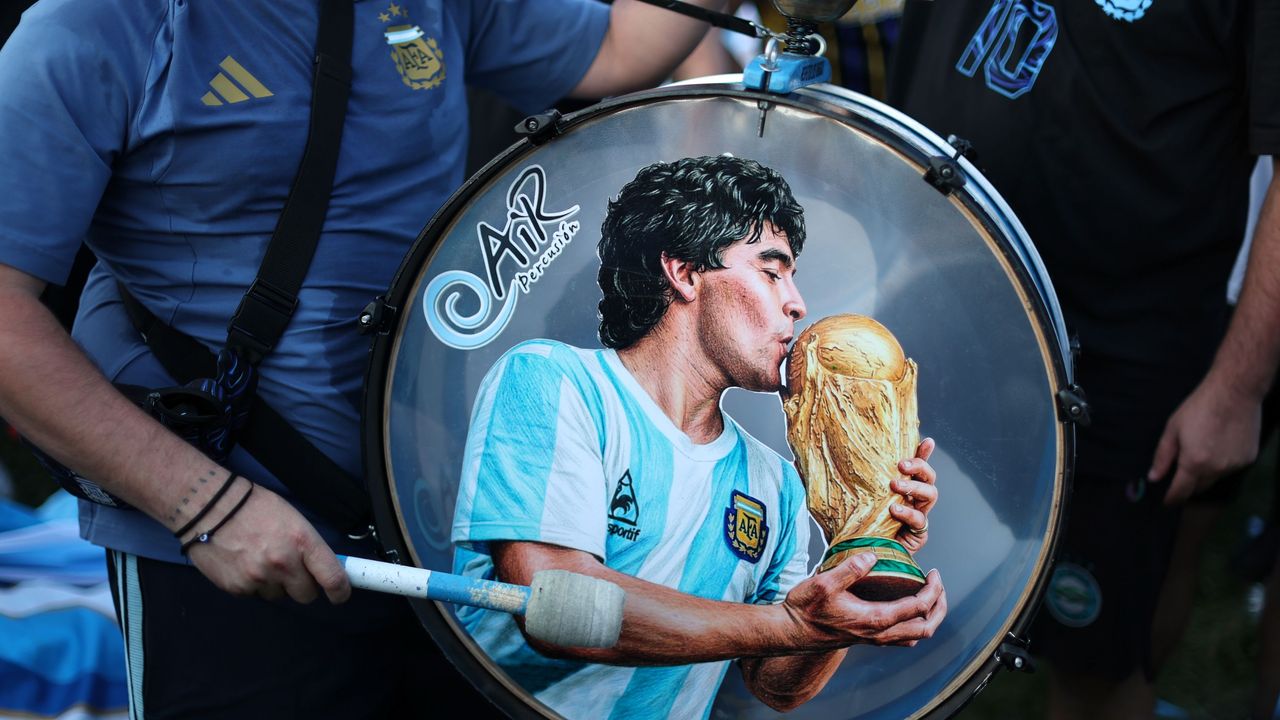 Imagen de Maradona recreado con IA en publicidad de apuestas con camiseta de Argentina 1986