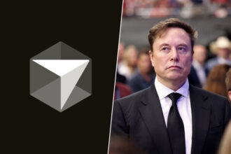 Elon Musk en evento de SpaceX con logo de Cursor y Grok en pantalla de IA