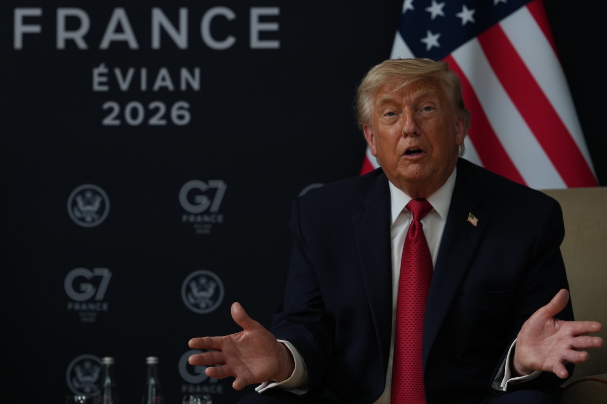 Donald Trump en cumbre del G7 advirtiendo sobre posibles bombardeos a Irán