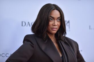 Tyra Banks en una rueda de prensa discutiendo la demanda contra Netflix por el documental de ANTM