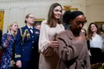 Zahara Marley Jolie sonríe en su graduación como psicóloga sin el apellido Pitt