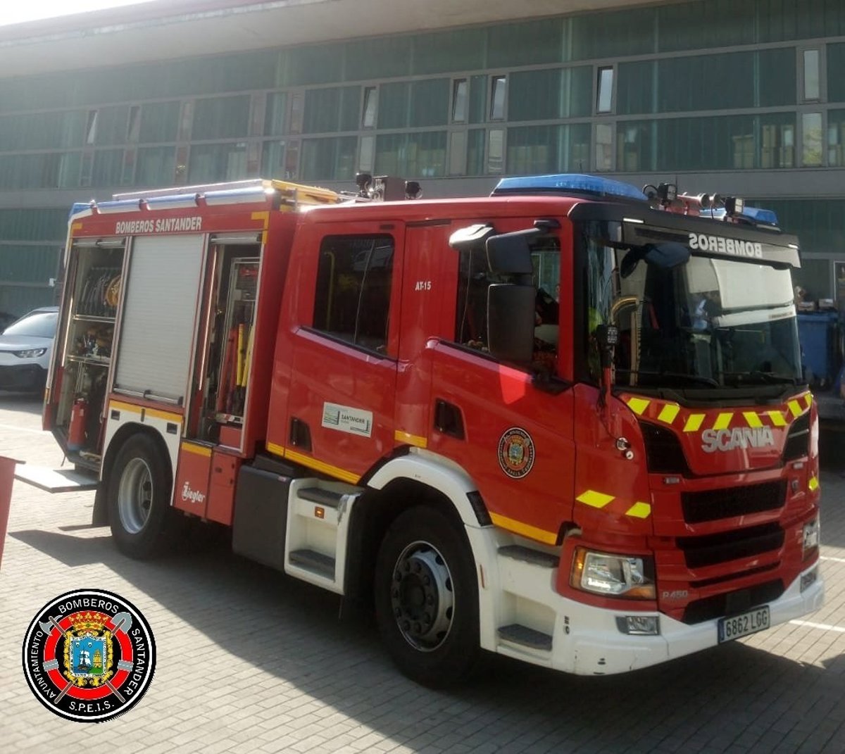 Bomberos extinguen incendio en cocinas del hospital Valdecilla tras evacuación masiva