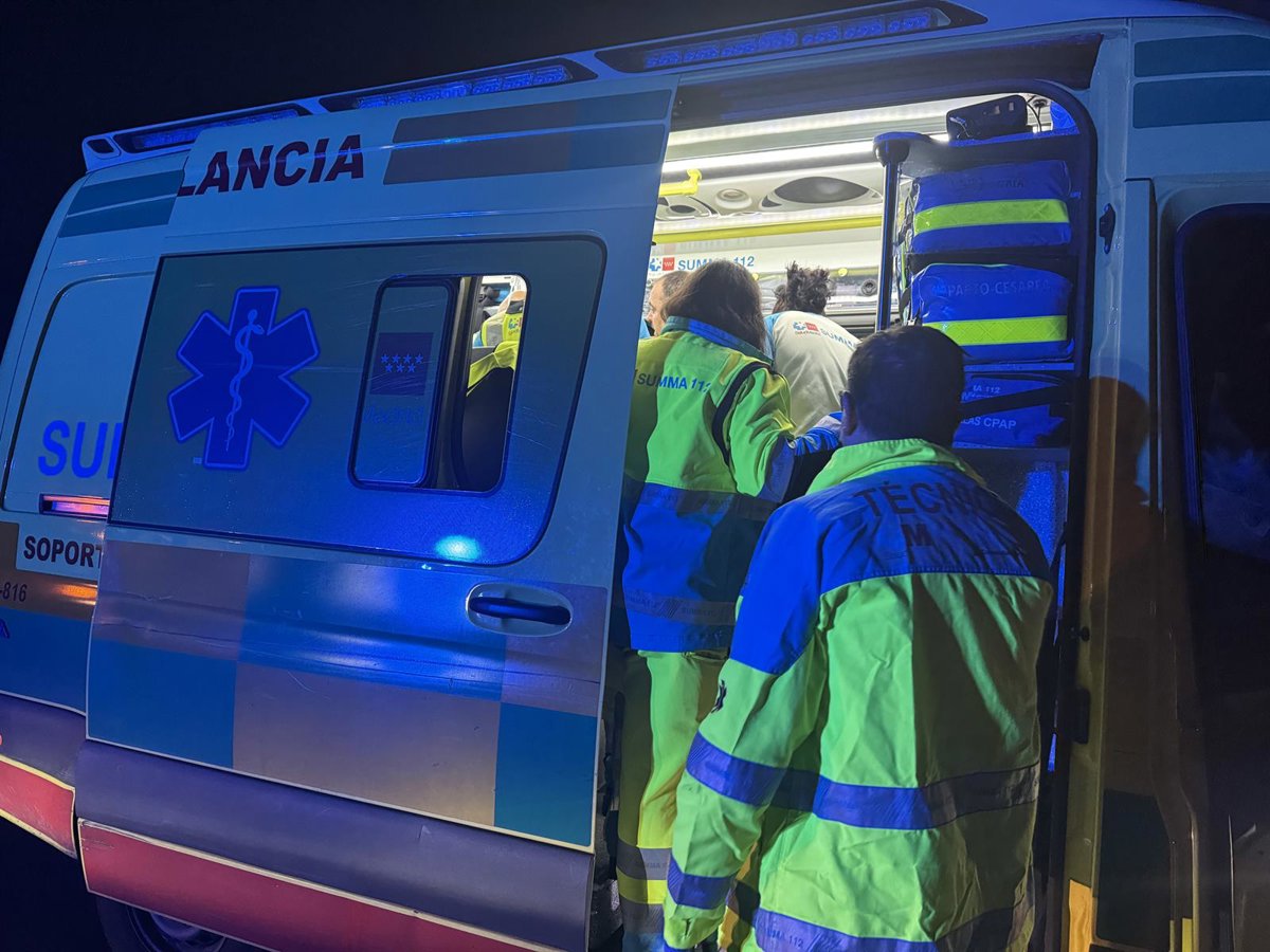 Motocicleta accidentada contra la mediana de la carretera M-407 en Humanes