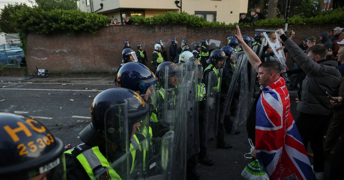 Foto de Henry Nowak en Southampton con policía alrededor tras el apuñalamiento que conmocionó al Reino Unido
